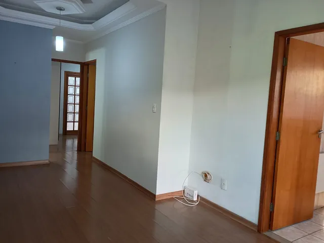 Casa 2 quartos e 2 banheiros, para alugar, no bairro Jardim Cristina em Pindamonhangaba