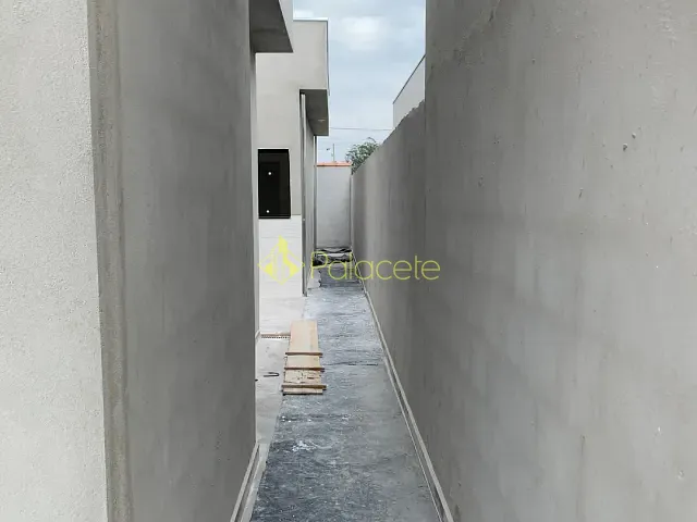 Casa com 125m² 2 quartos e 2 banheiros, à venda, no bairro Residencial e Comercial Portal dos Eucaliptos em Pindamonhangaba