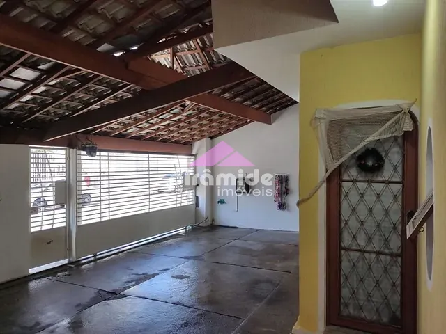 Casa com 300m² 3 quartos e 2 banheiros, à venda, no bairro Jardim Paraíso em São José dos Campos