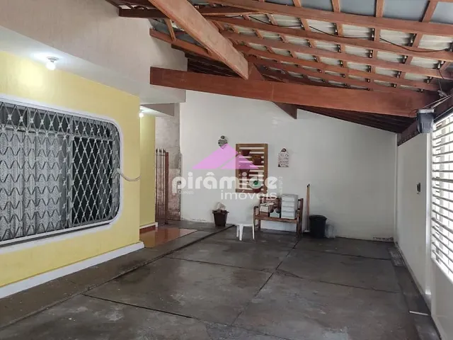 Casa com 300m² 3 quartos e 2 banheiros, à venda, no bairro Jardim Paraíso em São José dos Campos
