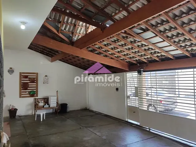 Casa com 300m² 3 quartos e 2 banheiros, à venda, no bairro Jardim Paraíso em São José dos Campos