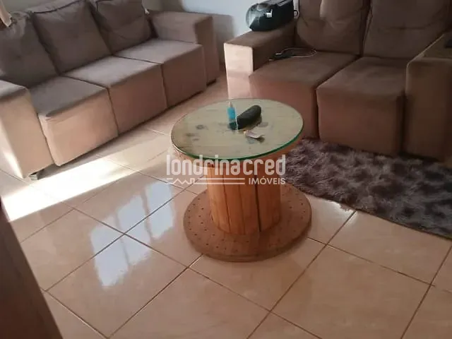 Casa com 200m² 2 quartos e 1 banheiro, à venda, no bairro Jardim Montecatini em Cambé
