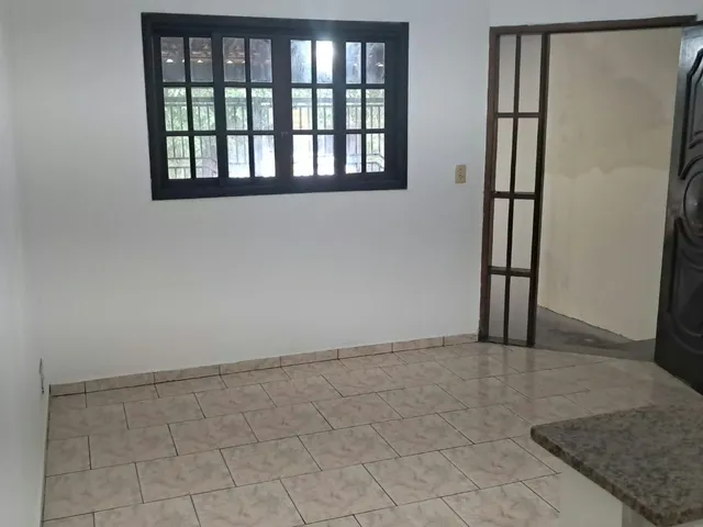 Casa 2 quartos e 1 banheiro, para alugar, no bairro Comercial e Residencial Jardim Mariana em Pindamonhangaba