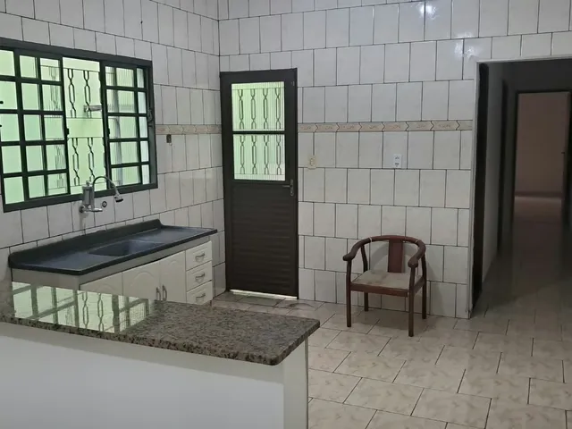 Casa 2 quartos e 1 banheiro, para alugar, no bairro Comercial e Residencial Jardim Mariana em Pindamonhangaba