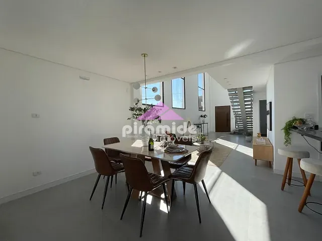 Casa com 250m² 4 quartos e 5 banheiros, à venda, no bairro Loteamento Fazenda Ronda em São José dos Campos