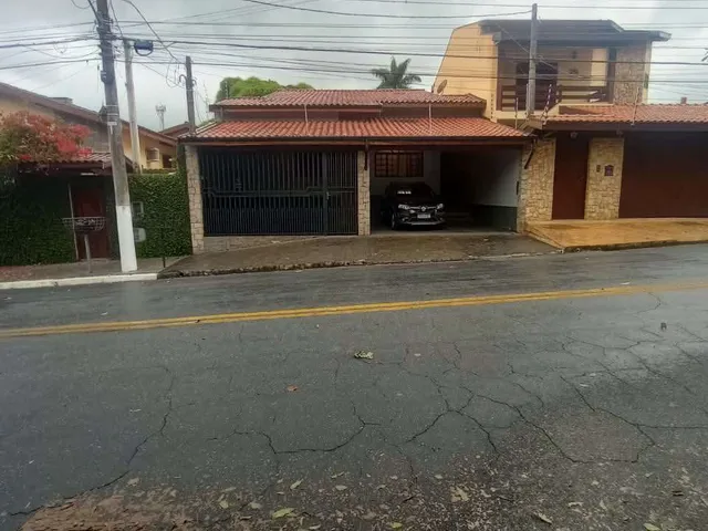 Casa com 300m² 3 quartos e 3 banheiros, à venda, no bairro Loteamento Residencial Andrade em Pindamonhangaba