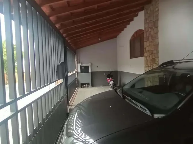 Casa com 300m² 3 quartos e 3 banheiros, à venda, no bairro Loteamento Residencial Andrade em Pindamonhangaba