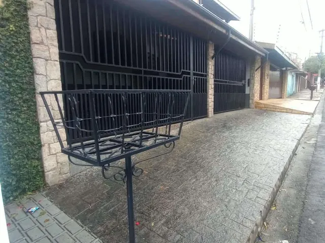 Casa com 300m² 3 quartos e 3 banheiros, à venda, no bairro Loteamento Residencial Andrade em Pindamonhangaba