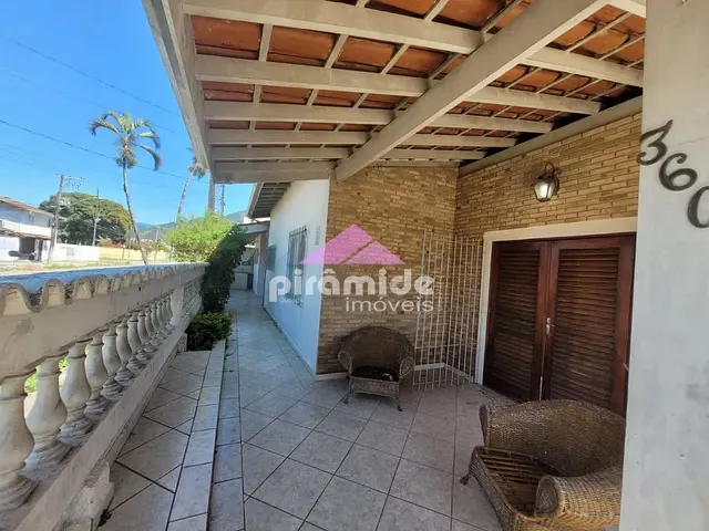Casa com 300m² 3 quartos e 2 banheiros, à venda, no bairro Indaiá em Caraguatatuba