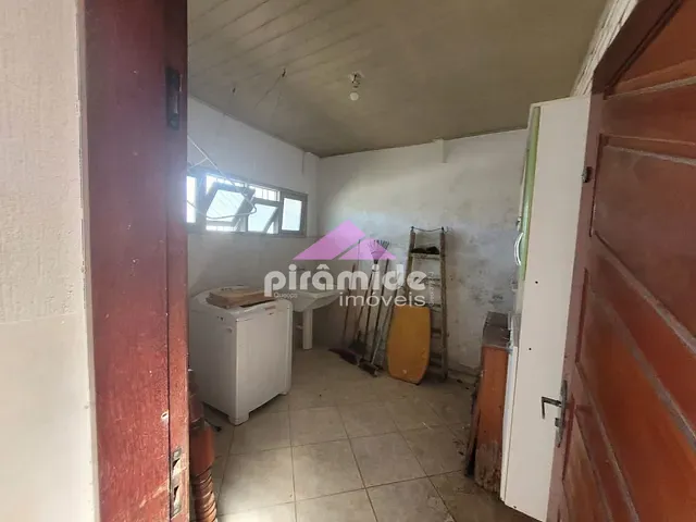 Casa com 300m² 3 quartos e 2 banheiros, à venda, no bairro Indaiá em Caraguatatuba