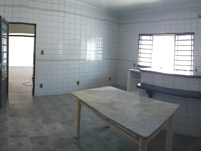 Casa com 295m² 3 quartos e 2 banheiros, à venda, no bairro Vila Rica em Pindamonhangaba