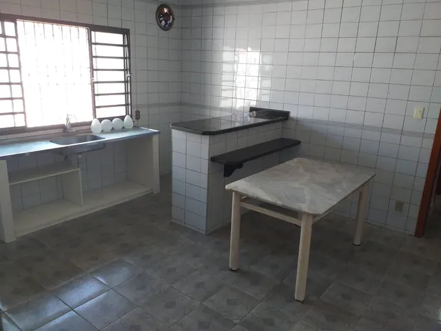 Casa com 295m² 3 quartos e 2 banheiros, à venda, no bairro Vila Rica em Pindamonhangaba