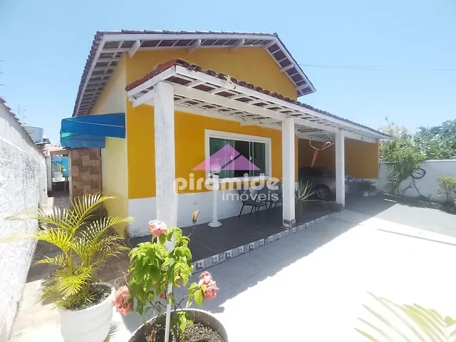 Casa com 360m² 3 quartos e 2 banheiros, à venda, no bairro Praia das Palmeiras em Caraguatatuba