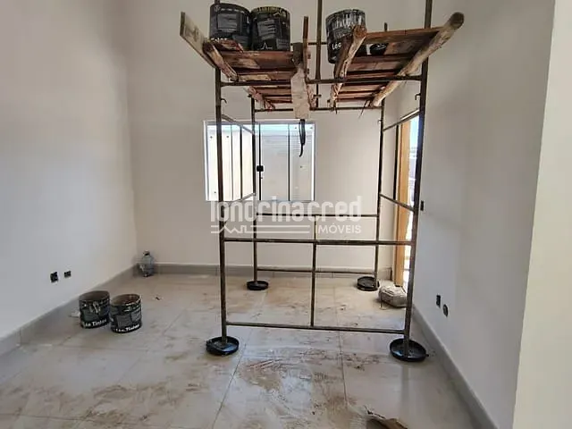 Casa com 180m² 3 quartos e 2 banheiros, à venda, no bairro Jardim Novo Sabará em Londrina