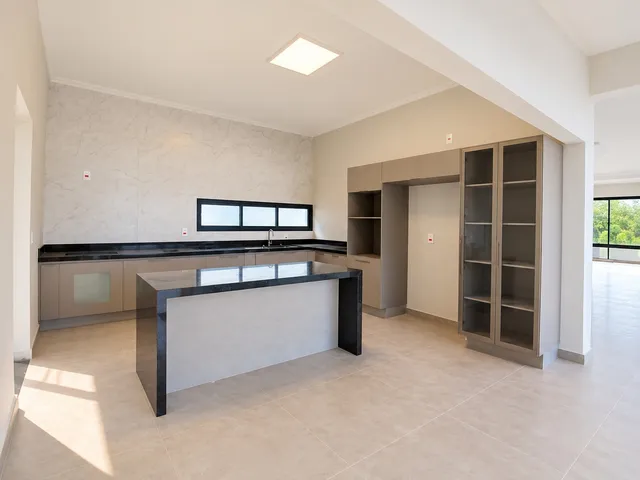 Casa com 914m² 4 quartos e 6 banheiros, para alugar, no bairro Nossa Senhora do Perpétuo Socorro em Pindamonhangaba