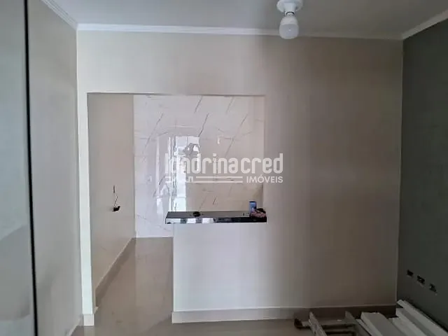Casa com 180m² 2 quartos e 3 banheiros, à venda, no bairro Colúmbia em Londrina