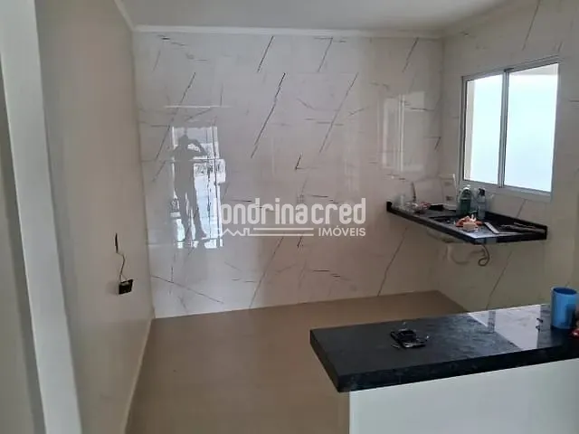 Casa com 180m² 2 quartos e 3 banheiros, à venda, no bairro Colúmbia em Londrina