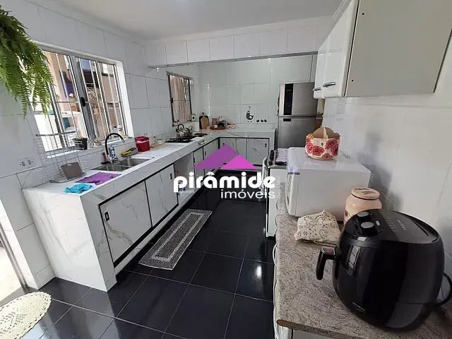 Casa com 150m² 4 quartos e 1 banheiro, à venda, no bairro Conjunto Residencial Trinta e Um de Março em São José dos Campos