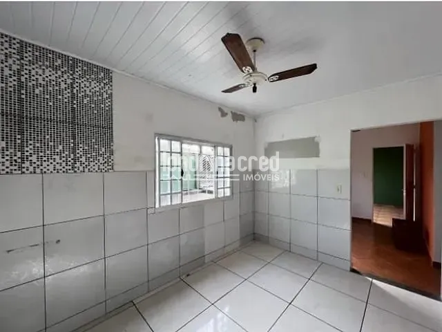 Casa com 200m² 3 quartos e 1 banheiro, à venda, no bairro Conjunto Habitacional Maria Cecília Serrano de Oliveira em Londrina