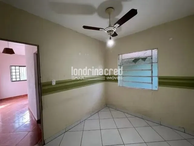 Casa com 200m² 3 quartos e 1 banheiro, à venda, no bairro Conjunto Habitacional Maria Cecília Serrano de Oliveira em Londrina