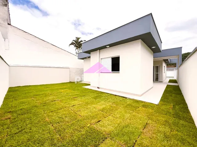 Casa com 250m² 3 quartos e 3 banheiros, à venda, no bairro Jardim do Sol em Caraguatatuba
