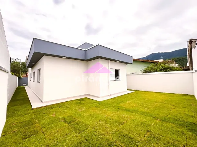 Casa com 250m² 3 quartos e 3 banheiros, à venda, no bairro Jardim do Sol em Caraguatatuba