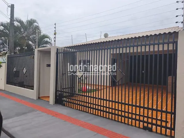 Casa com 250m² 4 quartos e 2 banheiros, à venda, no bairro Indusville em Londrina