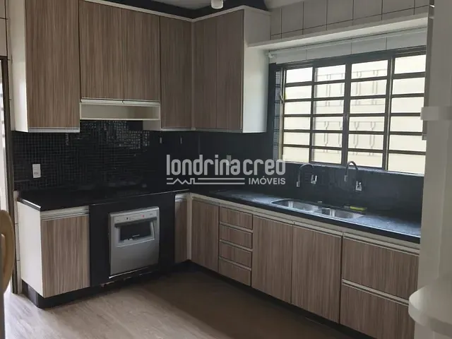 Casa com 250m² 4 quartos e 2 banheiros, à venda, no bairro Indusville em Londrina