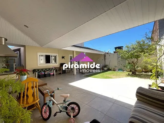 Casa com 252m² 3 quartos e 5 banheiros, à venda, no bairro Urbanova em São José dos Campos
