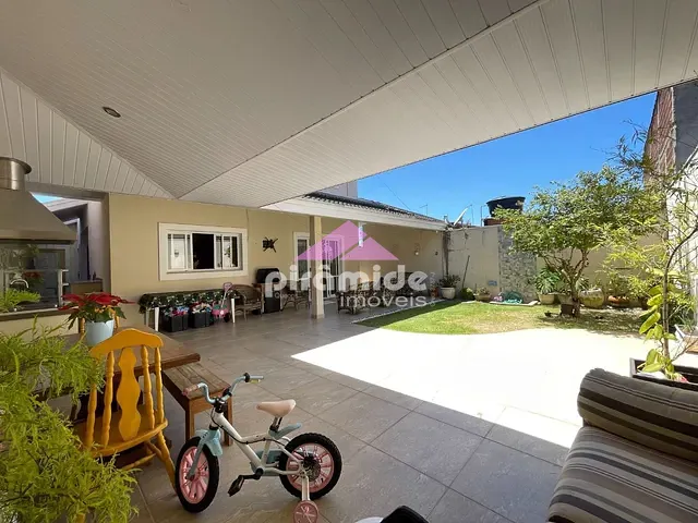 Casa com 252m² 3 quartos e 5 banheiros, à venda, no bairro Urbanova em São José dos Campos