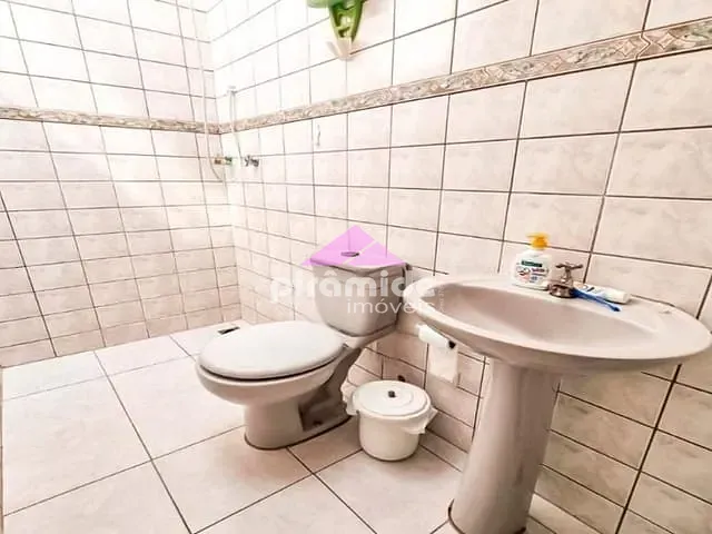 Casa com 362m² 3 quartos e 2 banheiros, para alugar, no bairro Jardim Califórnia em Jacareí