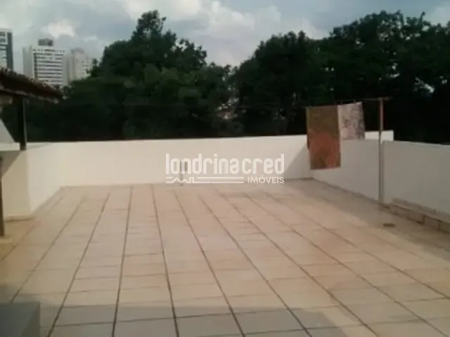 Casa com 300m² 5 quartos e 2 banheiros, à venda, no bairro Champagnat em Londrina