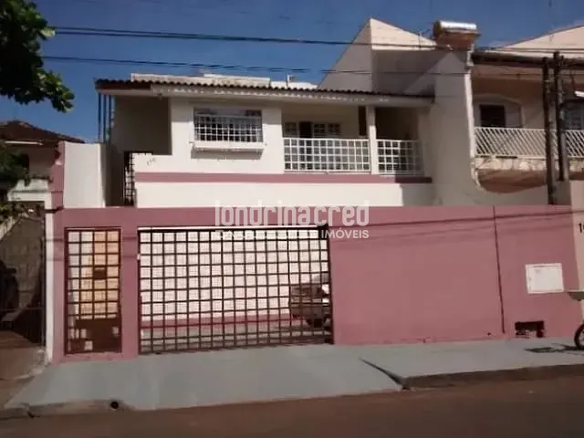 Casa com 300m² 5 quartos e 2 banheiros, à venda, no bairro Champagnat em Londrina