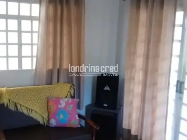 Casa com 300m² 5 quartos e 2 banheiros, à venda, no bairro Champagnat em Londrina