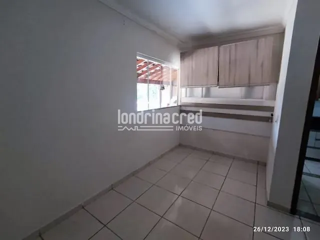 Casa 2 quartos e 1 banheiro, à venda, no bairro Jardim Vô Zezinho em Cambé