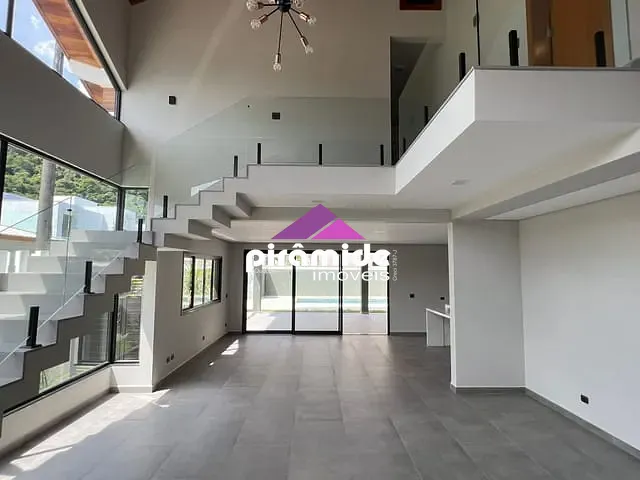 Casa com 400m² 4 quartos e 2 banheiros, à venda, no bairro Massaguaçu em Caraguatatuba