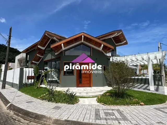 Casa com 400m² 4 quartos e 2 banheiros, à venda, no bairro Massaguaçu em Caraguatatuba