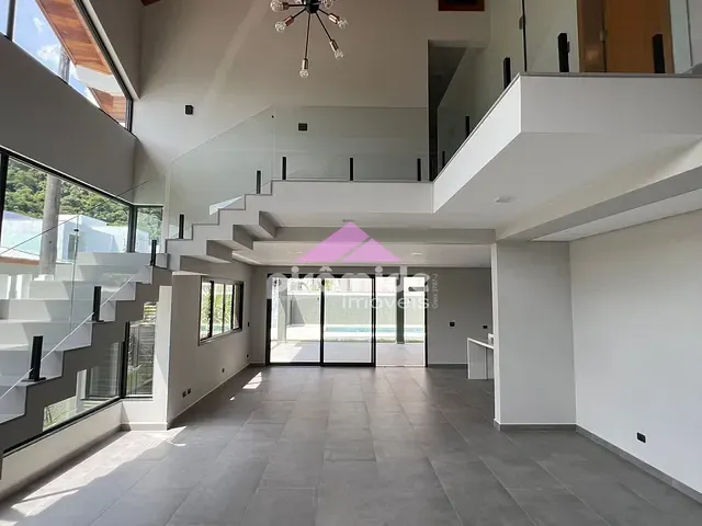 Casa com 400m² 4 quartos e 2 banheiros, à venda, no bairro Massaguaçu em Caraguatatuba