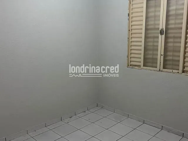 Casa com 180m² 2 quartos e 1 banheiro, à venda, no bairro Jardim Campos Verdes em Londrina