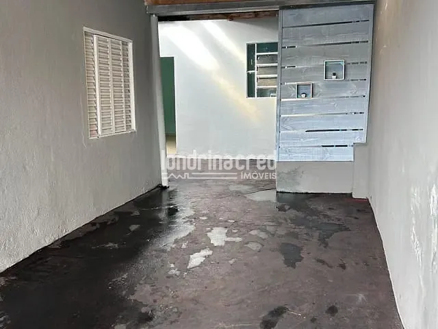 Casa com 180m² 2 quartos e 1 banheiro, à venda, no bairro Jardim Campos Verdes em Londrina