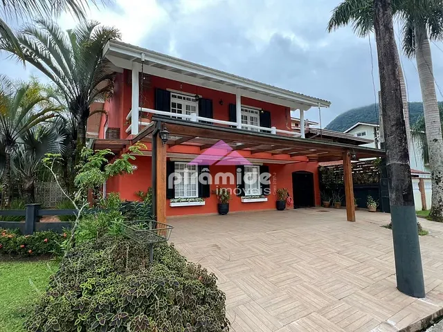 Casa com 713m² 4 quartos e 4 banheiros, à venda, no bairro Mar Verde II em Caraguatatuba