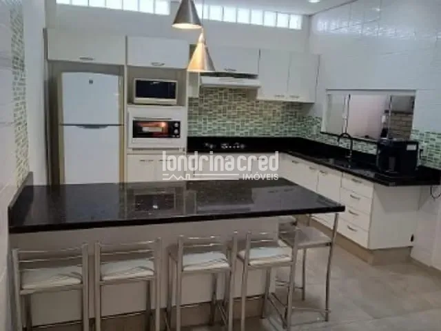 Casa com 300m² 3 quartos e 1 banheiro, à venda, no bairro Jardim Casa Grande em Cambé