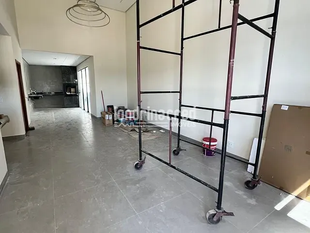 Casa com 256m² 3 quartos e 5 banheiros, à venda, no bairro CONDOMÍNIO ARAÇARI em Londrina