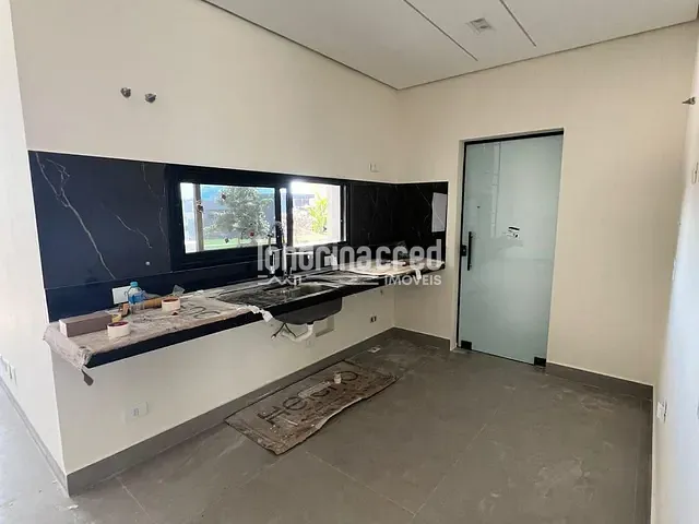 Casa com 256m² 3 quartos e 5 banheiros, à venda, no bairro CONDOMÍNIO ARAÇARI em Londrina