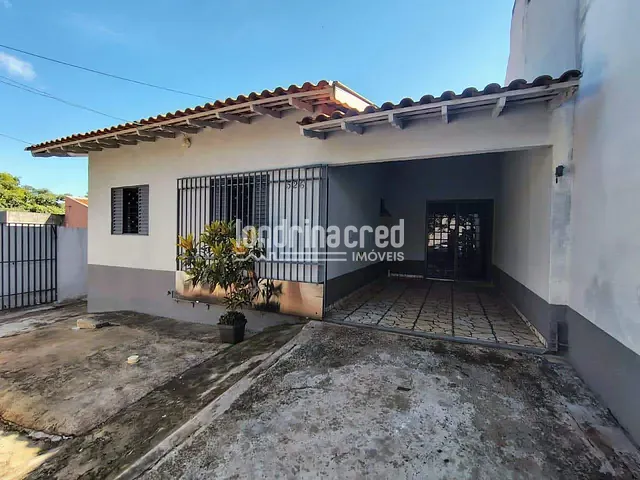 Casa com 200m² 4 quartos e 2 banheiros, à venda, no bairro Campos Verdes em Londrina
