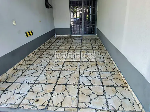 Casa com 200m² 4 quartos e 2 banheiros, à venda, no bairro Campos Verdes em Londrina