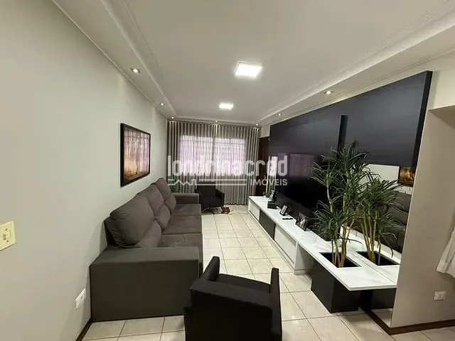 Casa com 300m² 3 quartos e 2 banheiros, à venda, no bairro Parque das Indústrias em Londrina