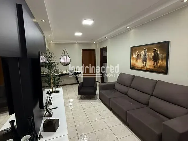 Casa com 300m² 3 quartos e 2 banheiros, à venda, no bairro Parque das Indústrias em Londrina