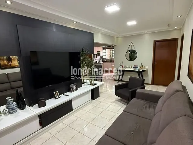 Casa com 300m² 3 quartos e 2 banheiros, à venda, no bairro Parque das Indústrias em Londrina