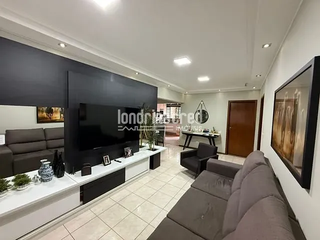 Casa com 300m² 3 quartos e 2 banheiros, à venda, no bairro Parque das Indústrias em Londrina